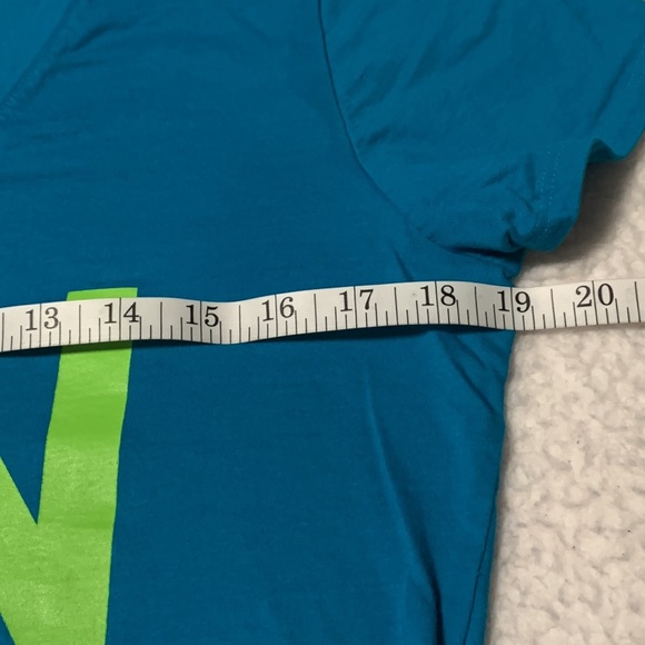 Ladies Under Armour Turquoise Semi-Fitted Tee, EUC, Size Medium - Picture 5 of 8